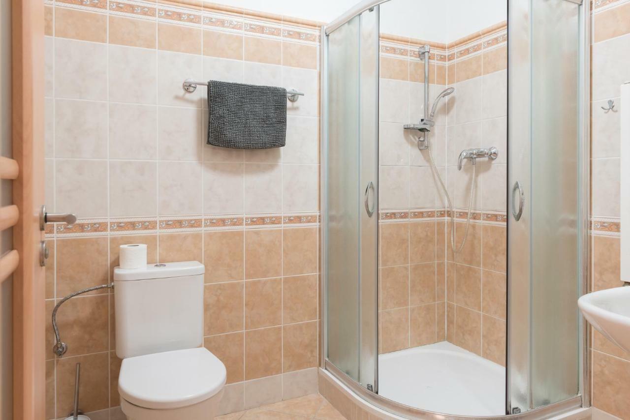Penzion Lihovar *** Rouchovany Ngoại thất bức ảnh