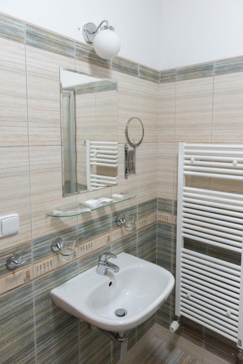 Penzion Lihovar *** Rouchovany Ngoại thất bức ảnh